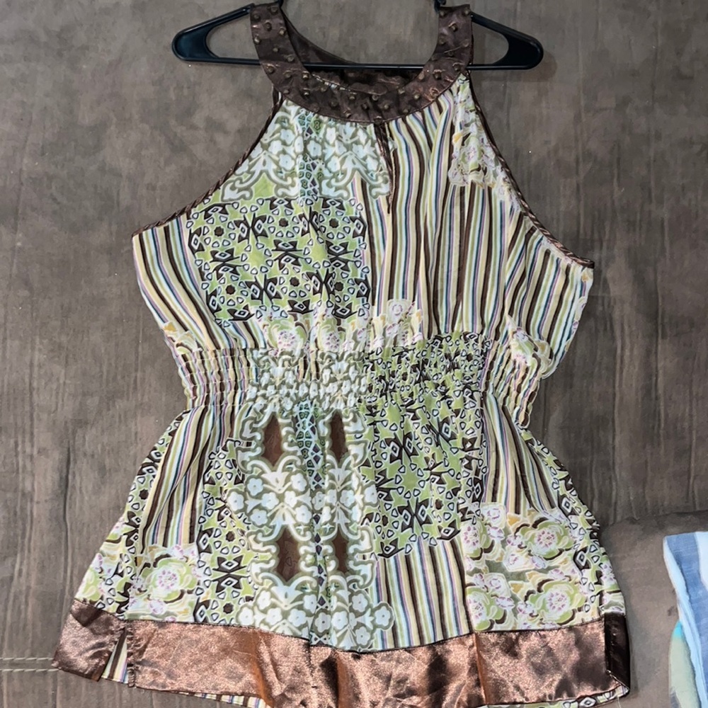 UNIQUE SPECTRUM EARTH TONE SASSY TOP